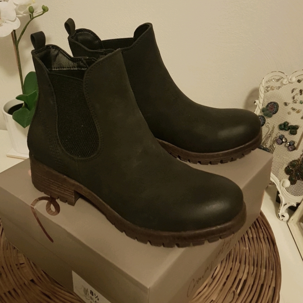 Low heel leather zipup chelsea boots